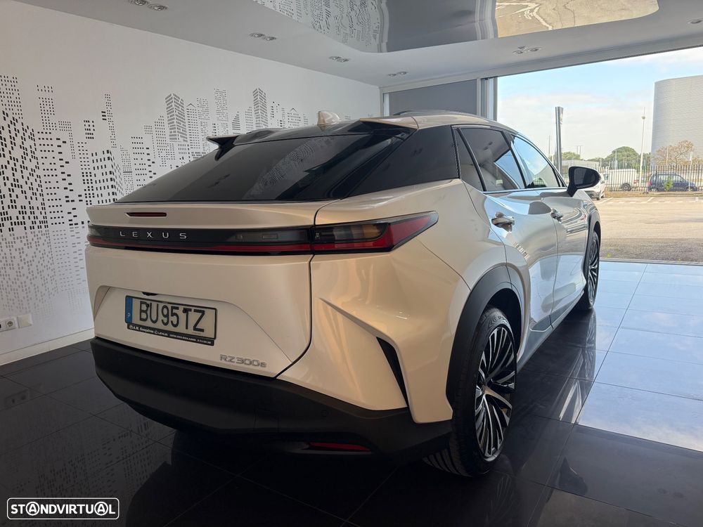 Lexus RZ 300e Premium - 4