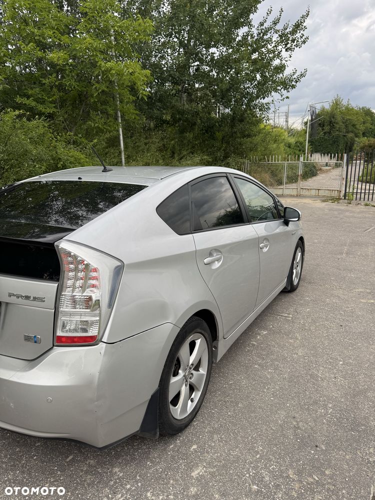Toyota Prius - 4