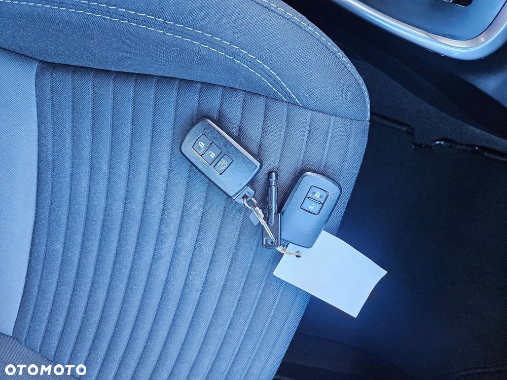 Toyota Yaris Hybrid 100 Active EU6 - 19