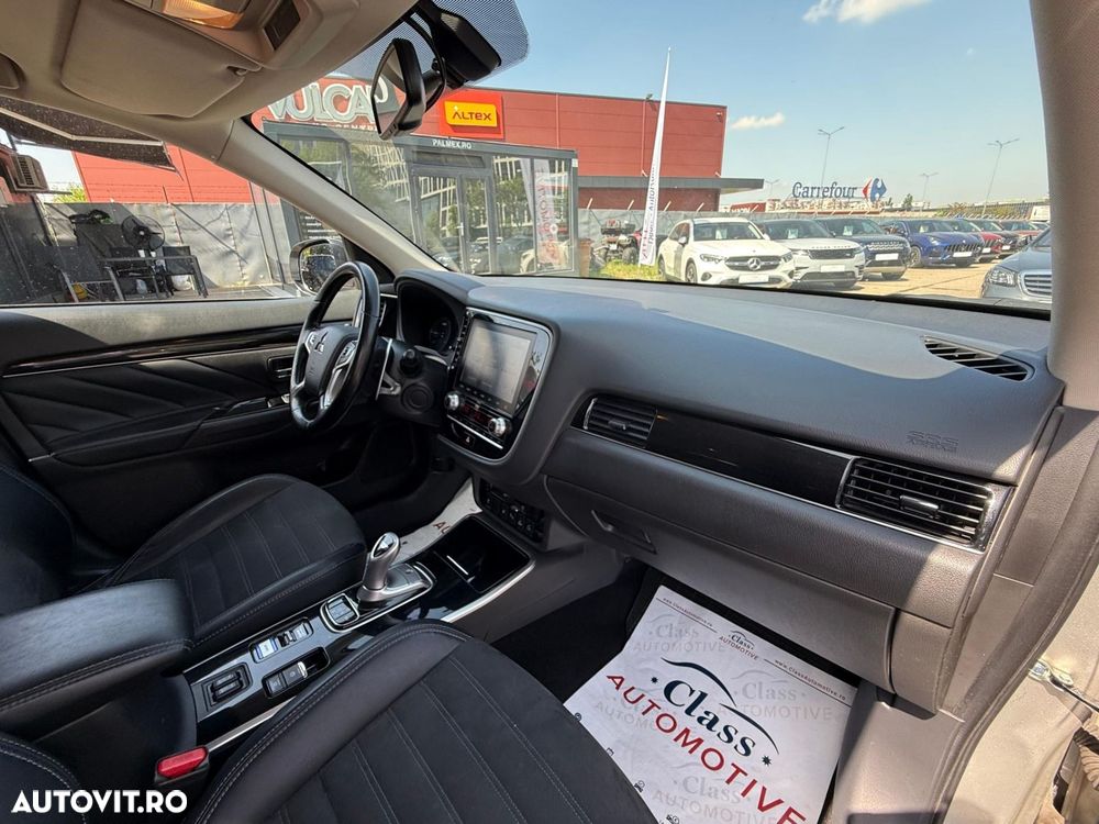 Mitsubishi Outlander 2.0L AS&G CVT Instyle - 17