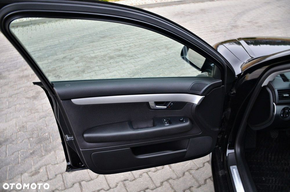 Audi A4 Limousine - 14