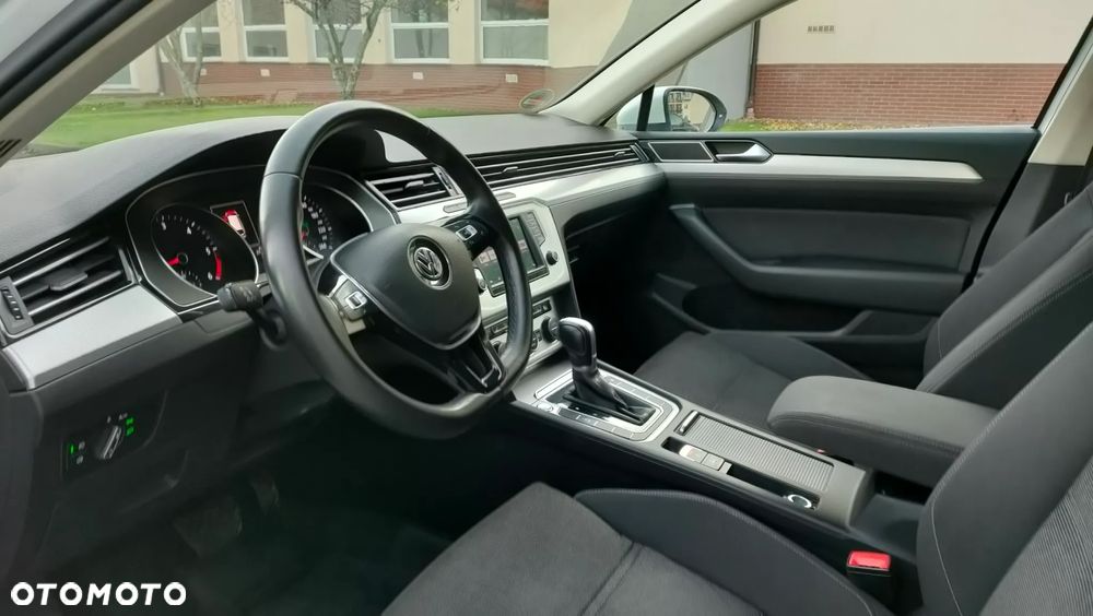 Volkswagen Passat 2.0 TDI SCR DSG Comfortline - 25