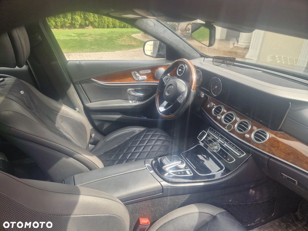 Mercedes-Benz Klasa E 300 9G-TRONIC Exclusive - 7