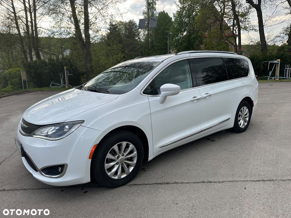 Chrysler Pacifica - 1
