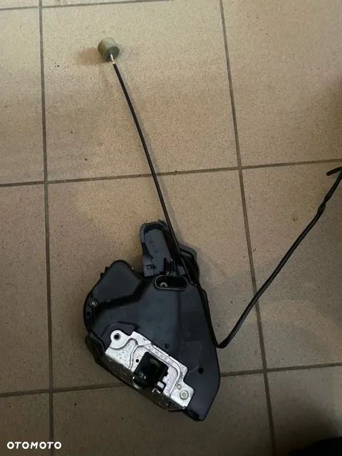 ZAMEK DRZWI PRAWY MERCEDES W203 TYŁ - 3