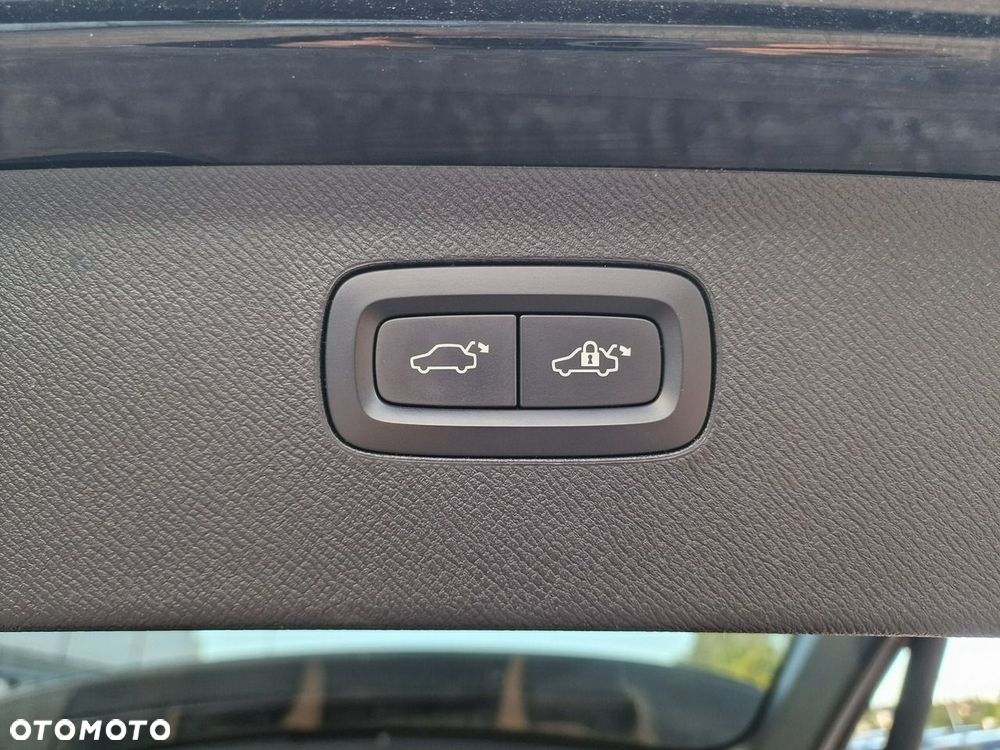 Volvo XC 90 - 30