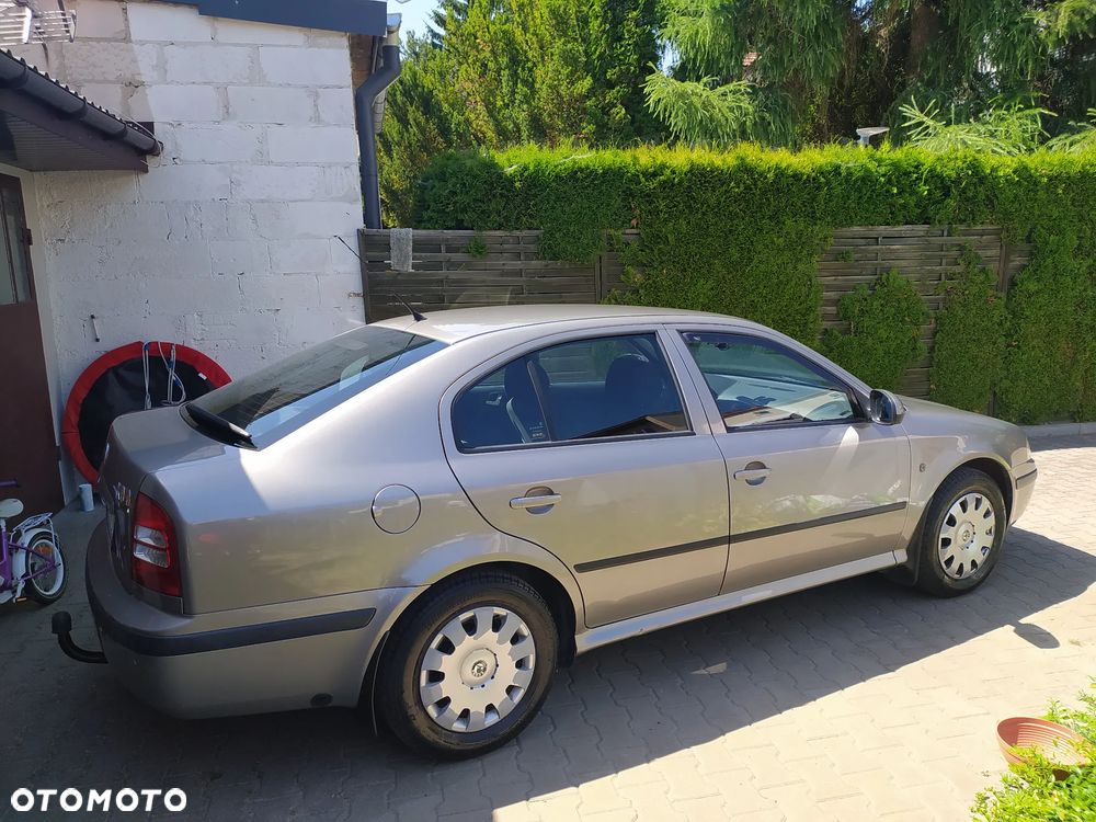Skoda Octavia 1.6 Tour - 2