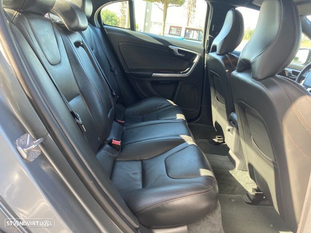 Volvo S60 Cross Country 2.0 D3 Pro Geartronic - 33