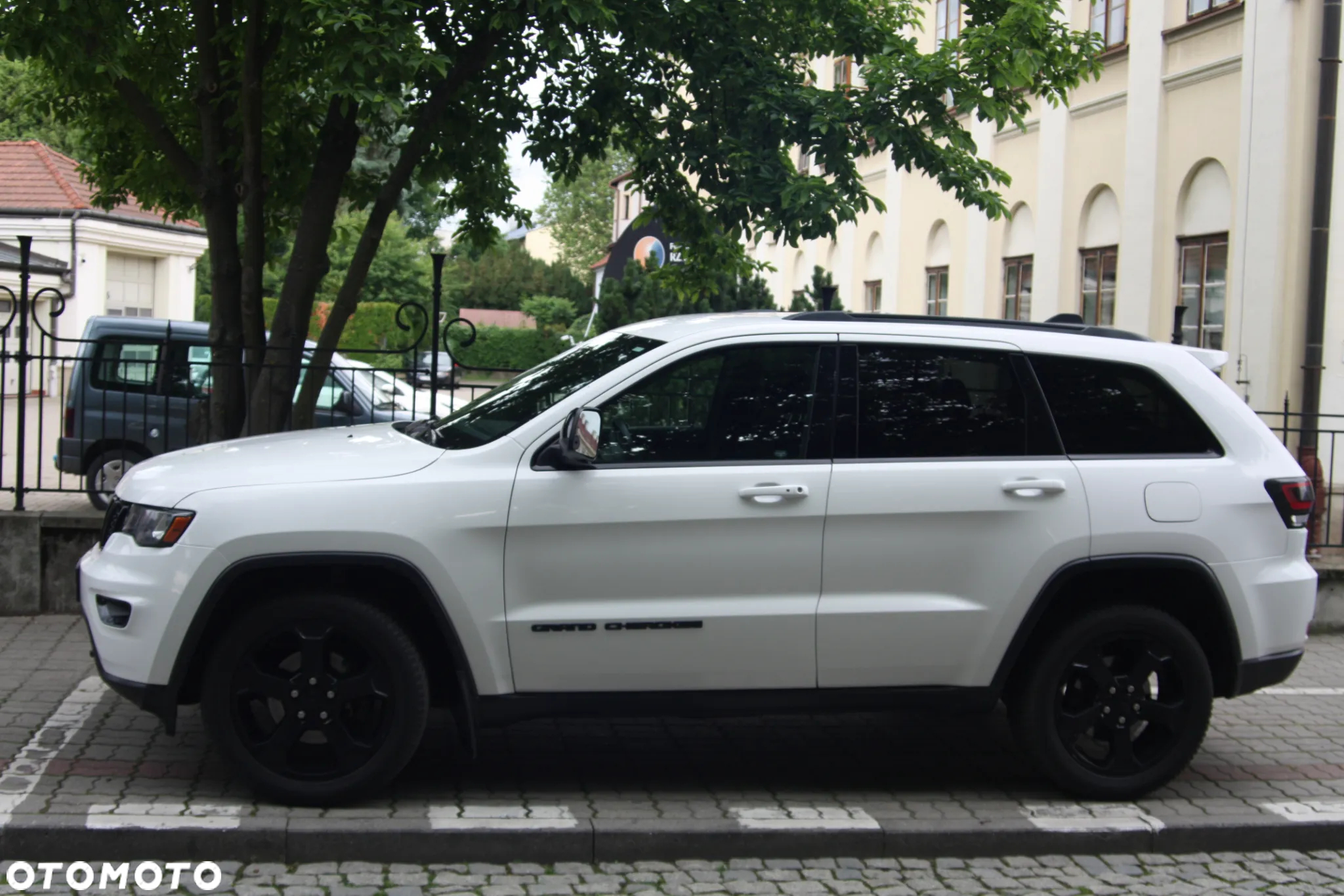 Jeep Grand Cherokee - 15