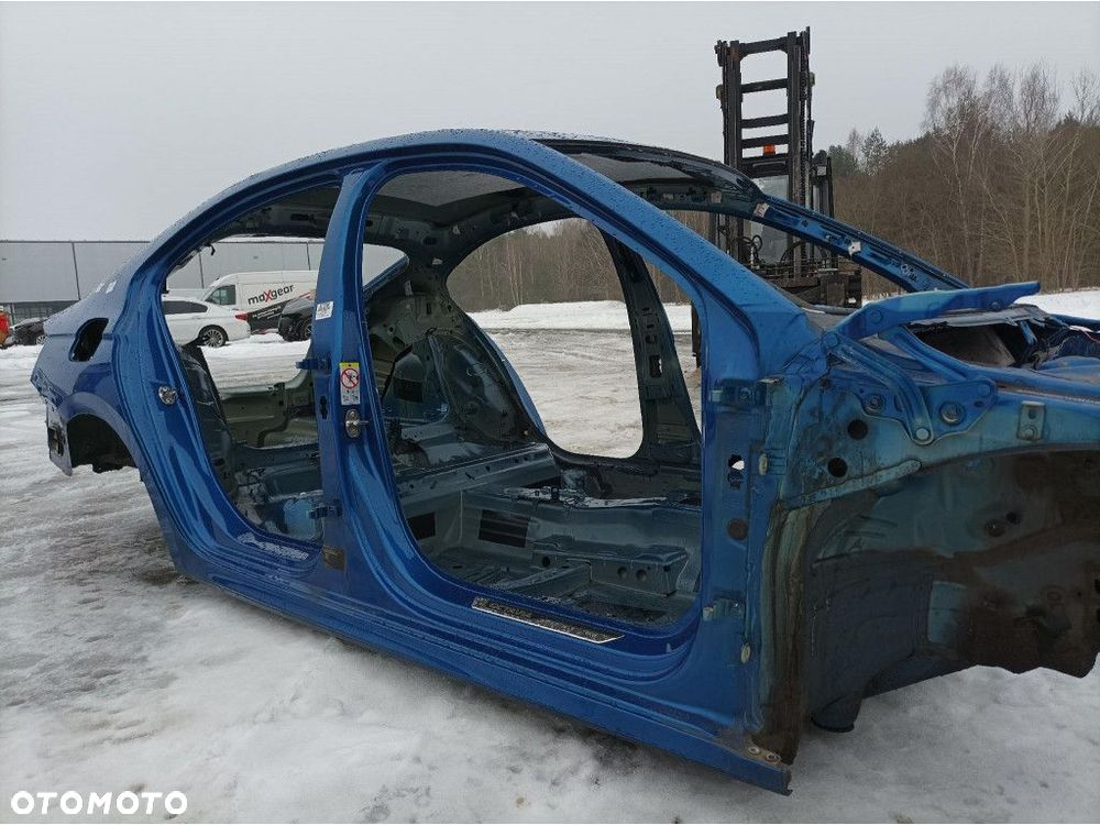 SKODA OCTAVIA IV HB PRÓG SŁUPEK PRAWY LF5W - 3