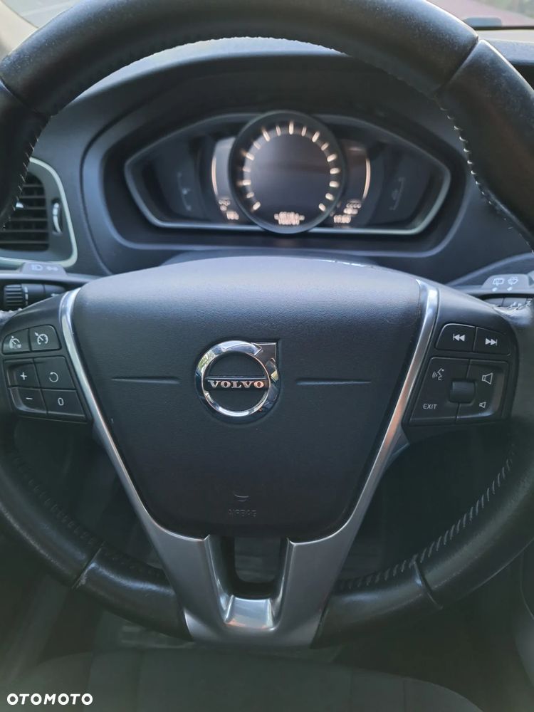 Volvo V40 T2 Momentum - 11