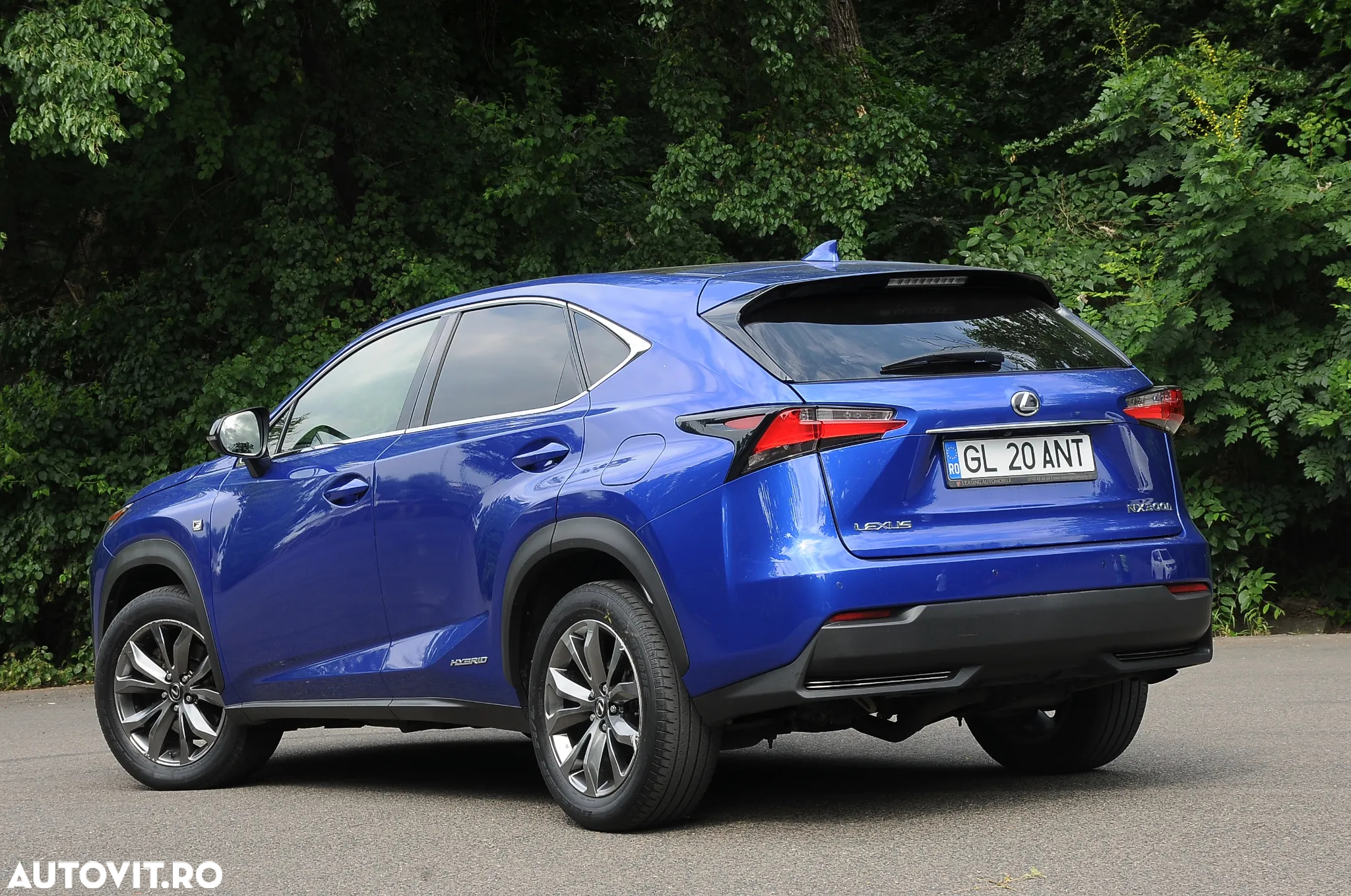Lexus Seria NX 300h F Sport - 3