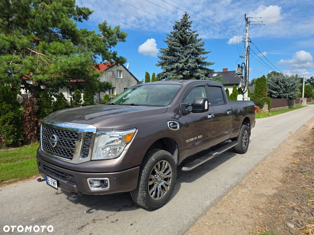 Nissan Titan - 2