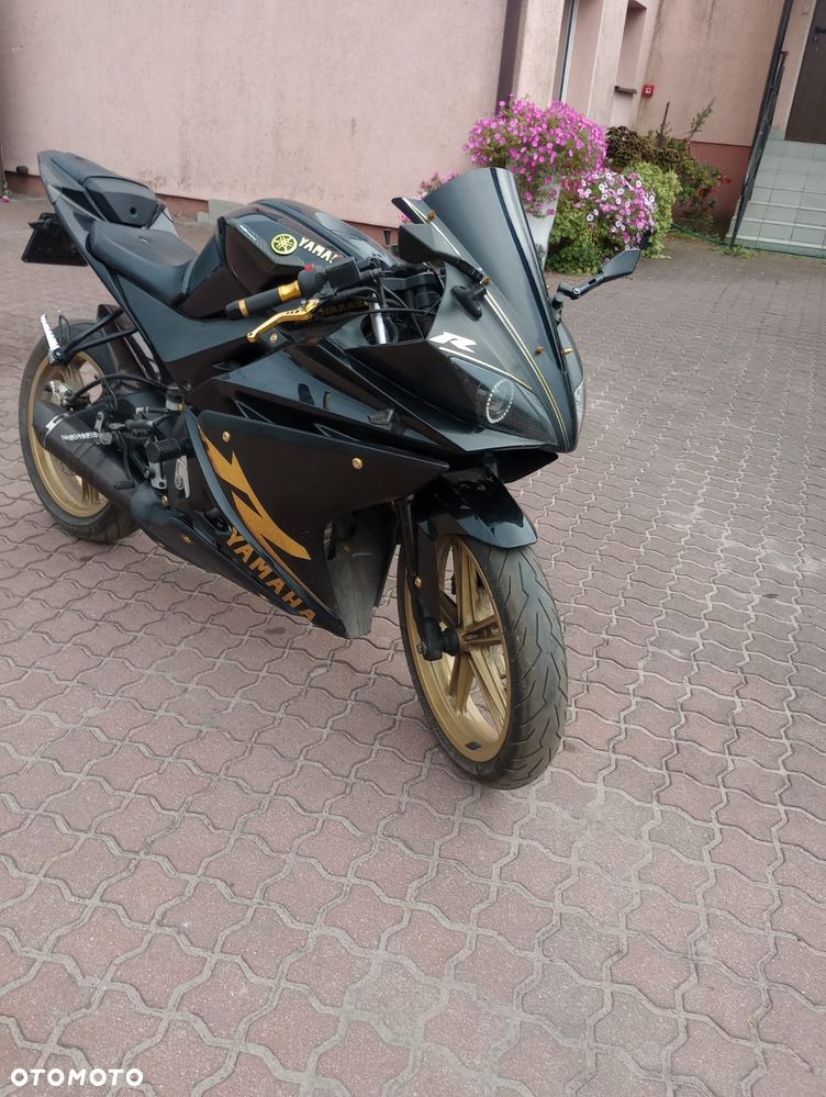 Yamaha YZF - 4