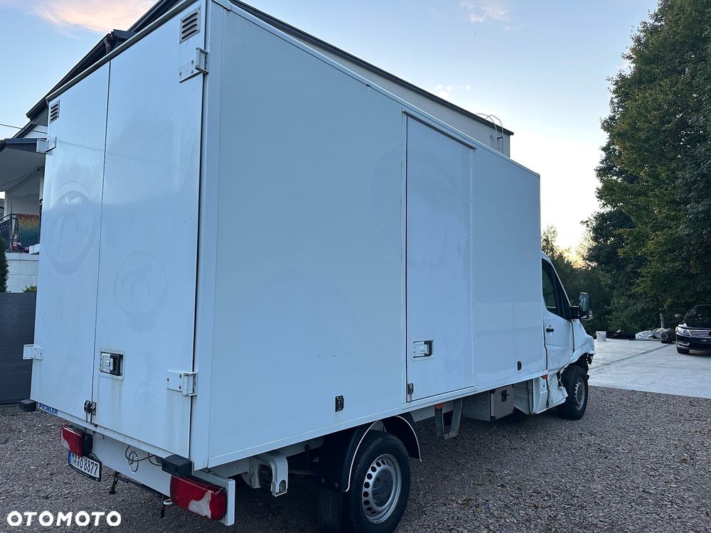 Mercedes-Benz Sprinter - 4