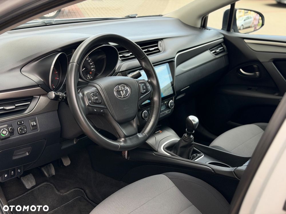 Toyota Avensis 1.8 Active - 23