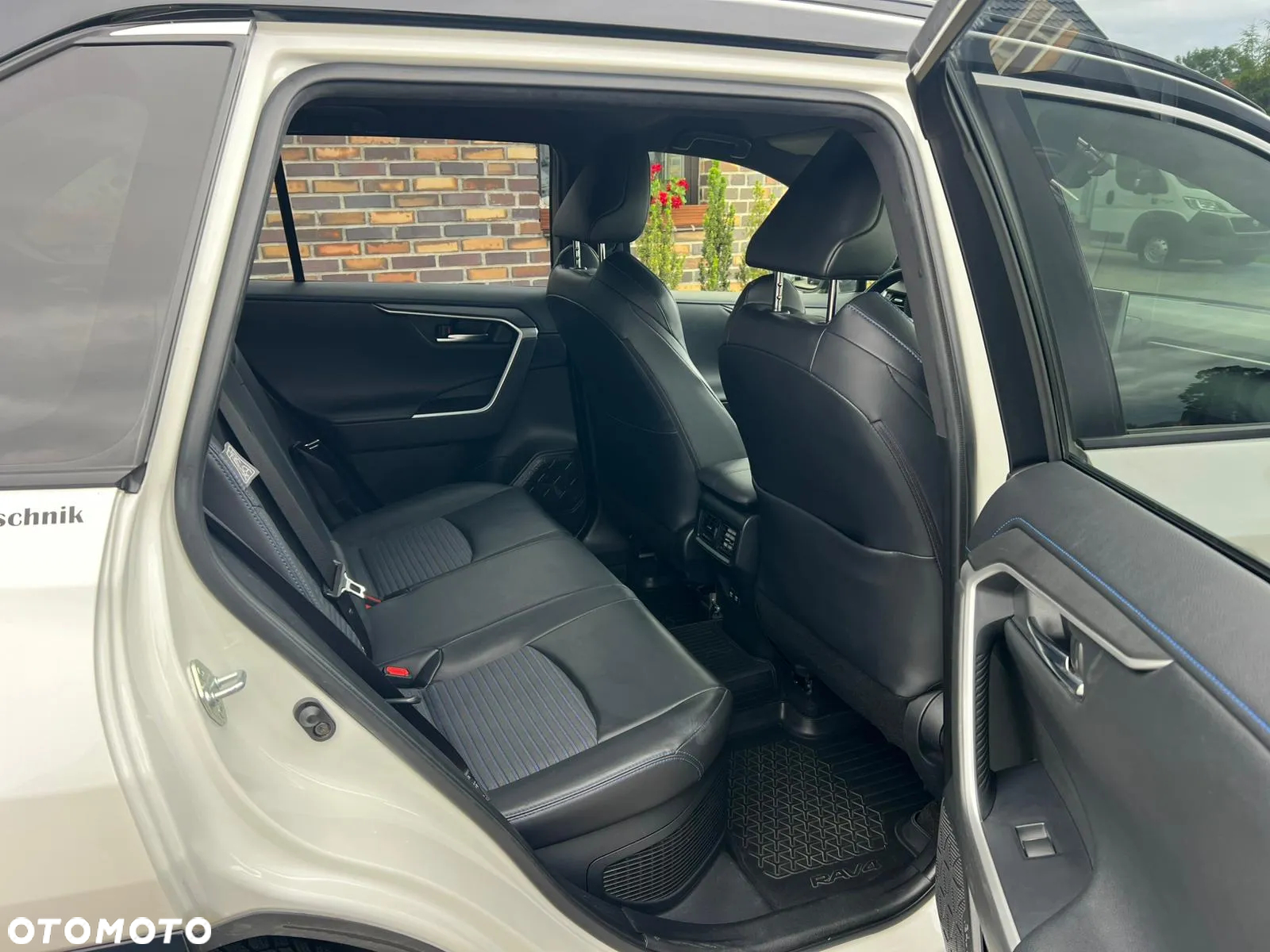 Toyota RAV4 2.5 4x4 Hybrid Style Selection - 12