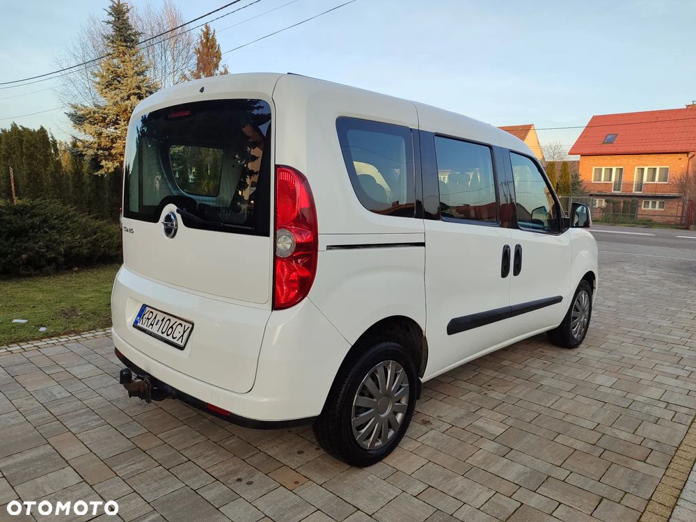 Opel Combo 1.6 CDTI Cosmo Eu6 - 4