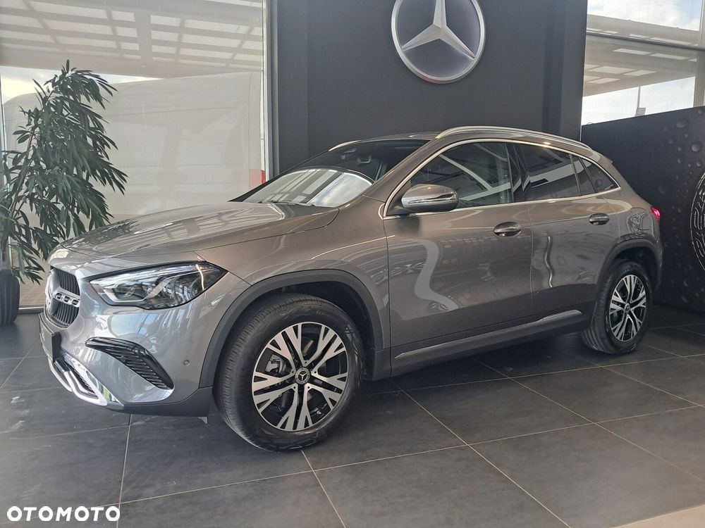 Mercedes-Benz GLA - 8