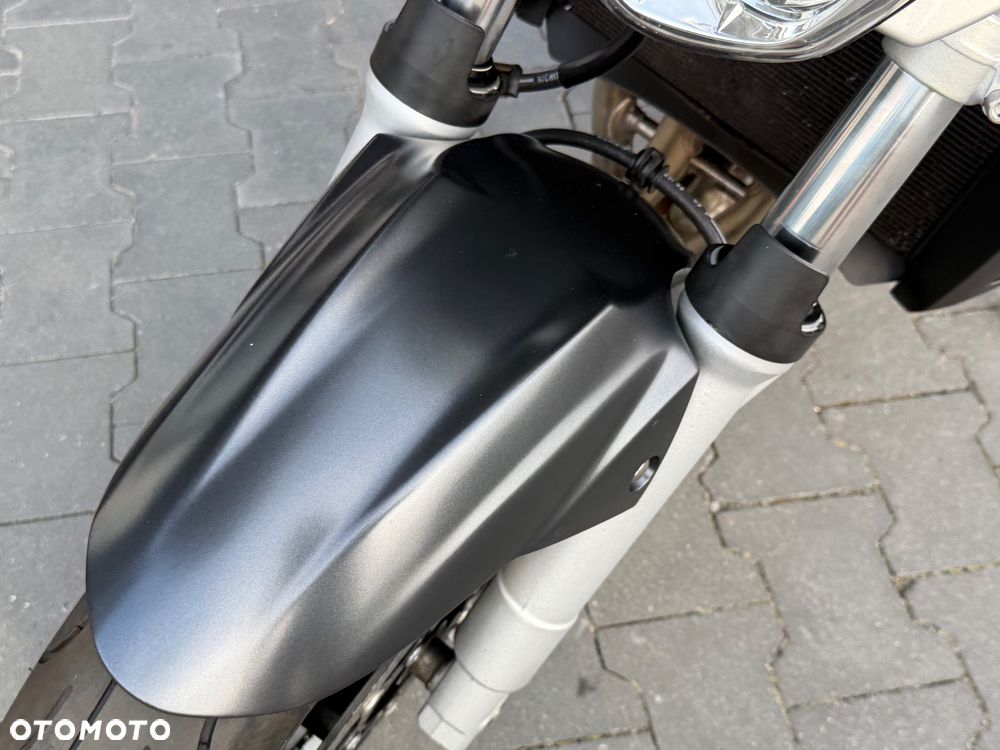 Suzuki GSR - 37