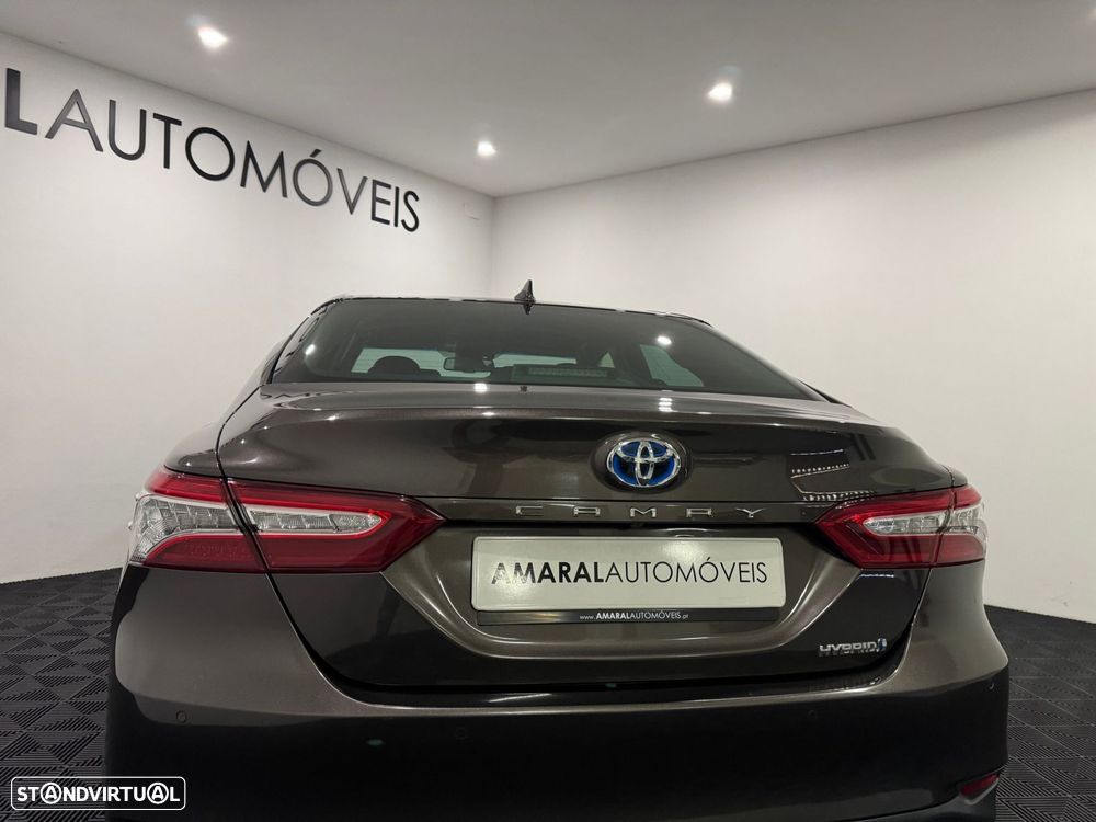 Toyota Camry 2.5 Hybrid Luxury - 23