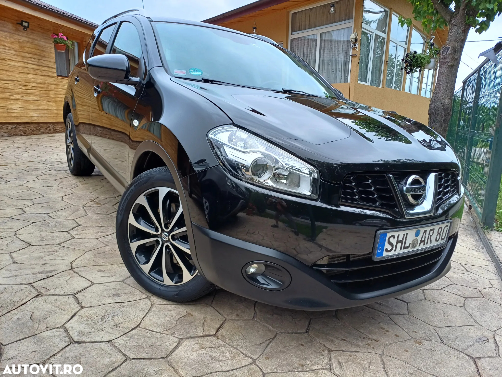 Nissan Qashqai 2.0 DCI 4 x 4 DPF tekna - 2