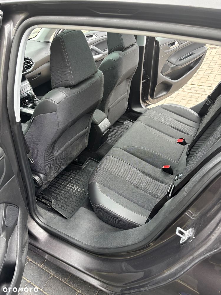 Peugeot 308 1.2 PureTech Active S&S EAT6 - 16