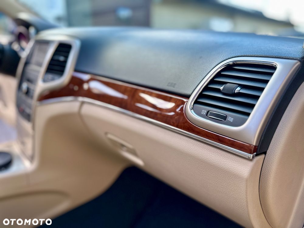 Jeep Grand Cherokee - 24