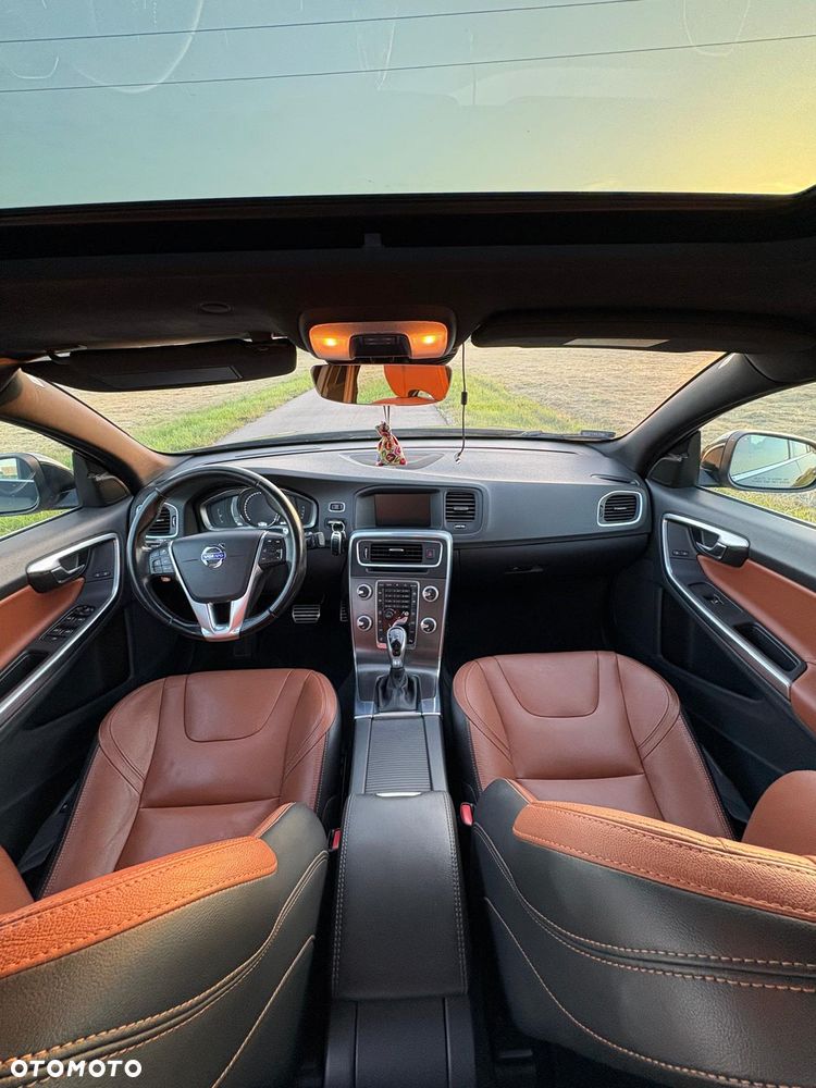 Volvo S60 T6 AWD Drive-E R-Design Momentum - 8