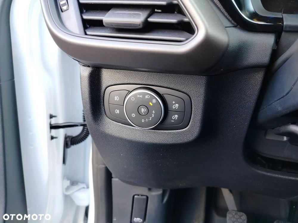 Ford Transit Courier - 11