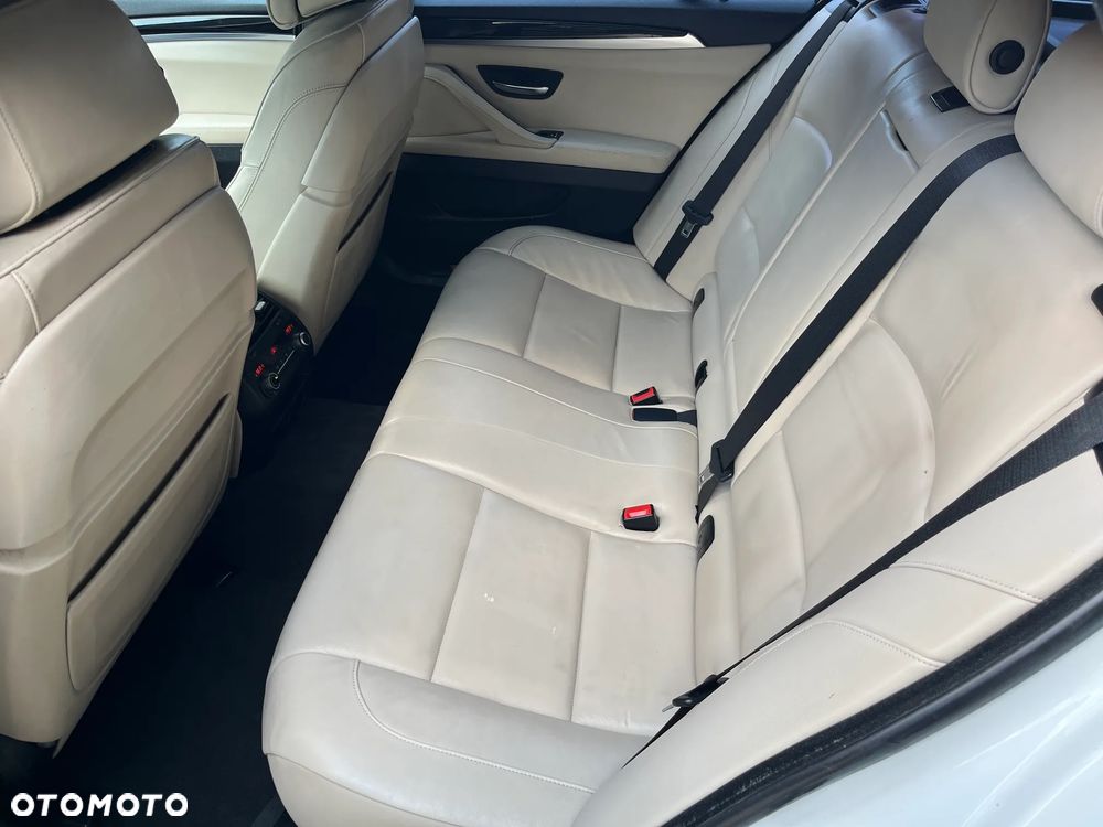 BMW Seria 5 525d xDrive - 24