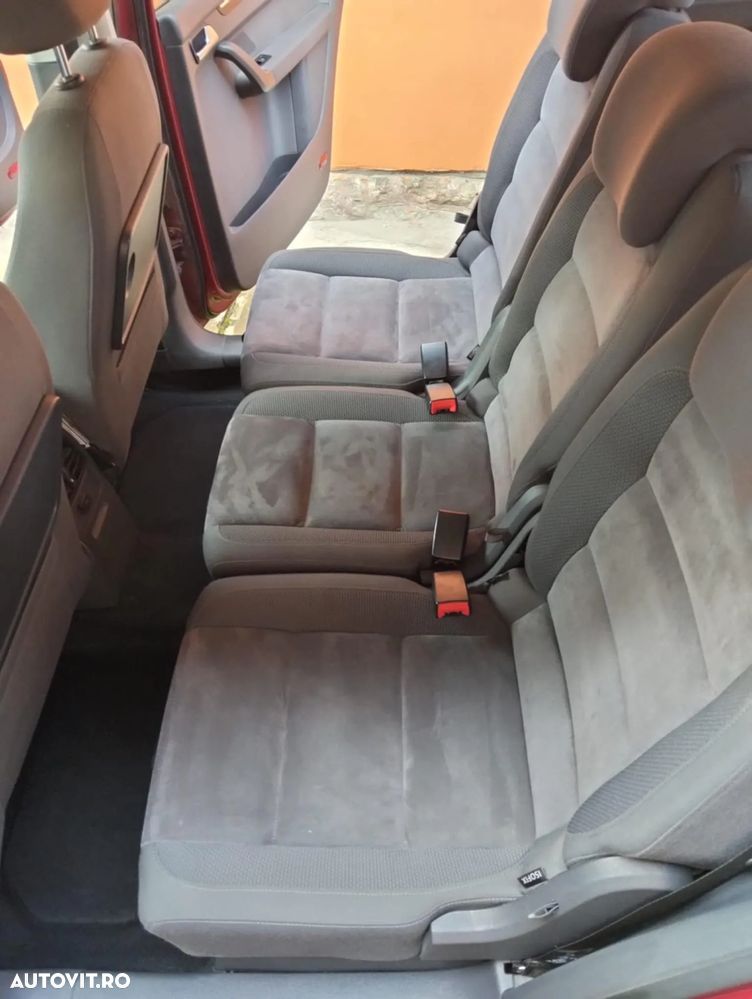 Volkswagen Touran 1.4 TSI DSG Conceptline - 10