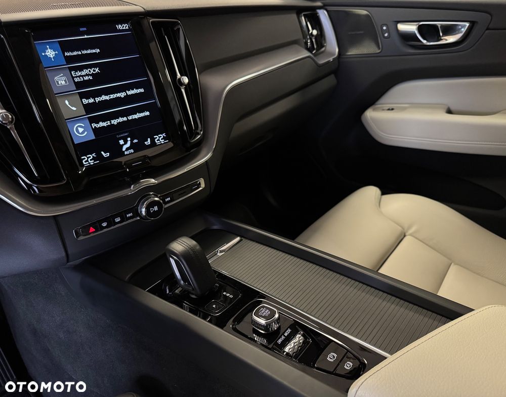 Volvo XC 60 B4 D AWD Momentum Pro - 16