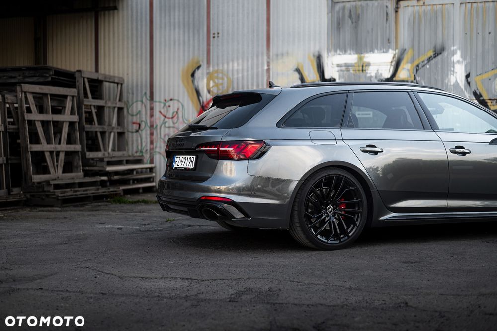 Audi RS4 Avant - 3