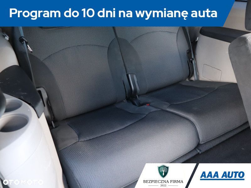 Mitsubishi Grandis - 19