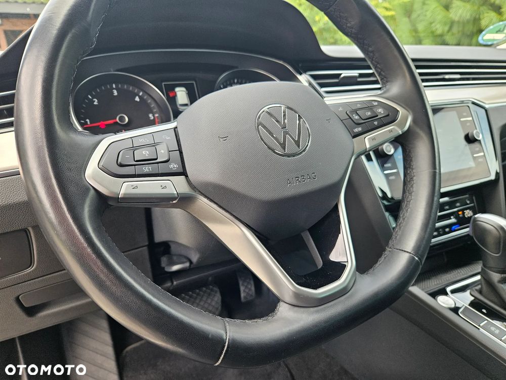 Volkswagen Passat - 33