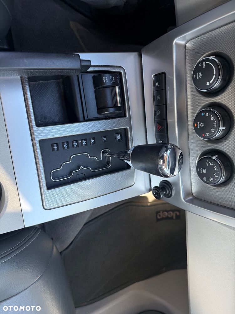 Jeep Cherokee 3.7 Limited - 27
