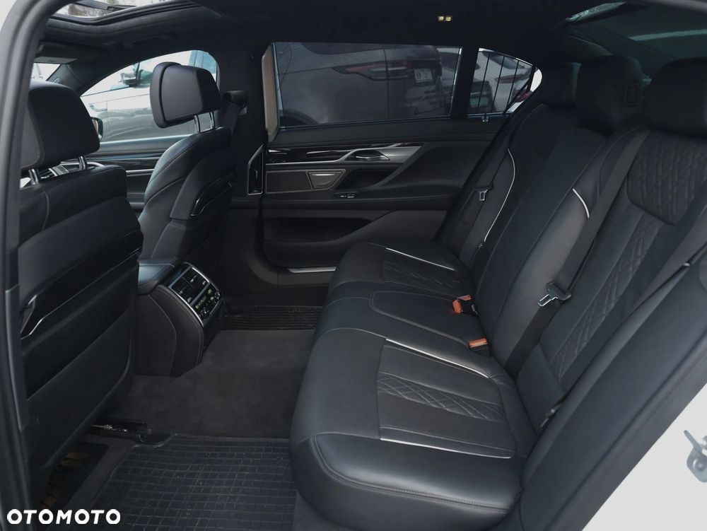 BMW Seria 7 750Li xDrive - 11