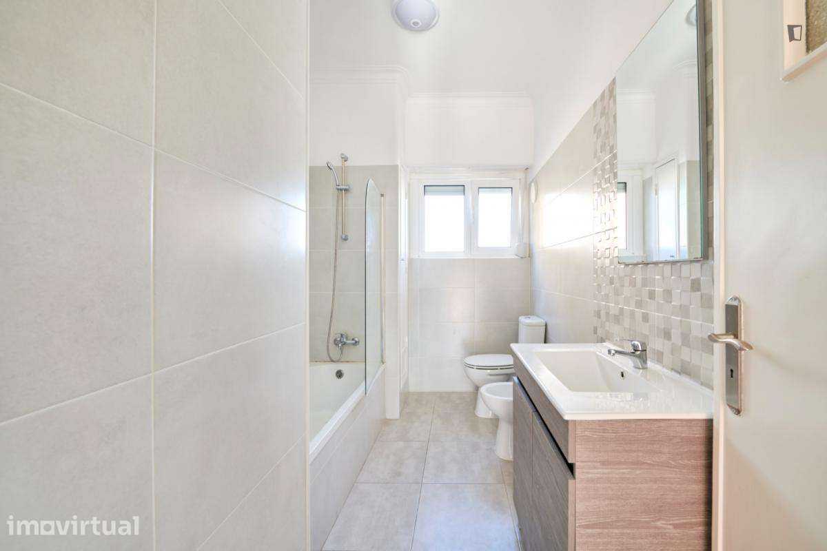 Quarto - localizado em Entrecampos Lisbon - Grande imagem: 5/24