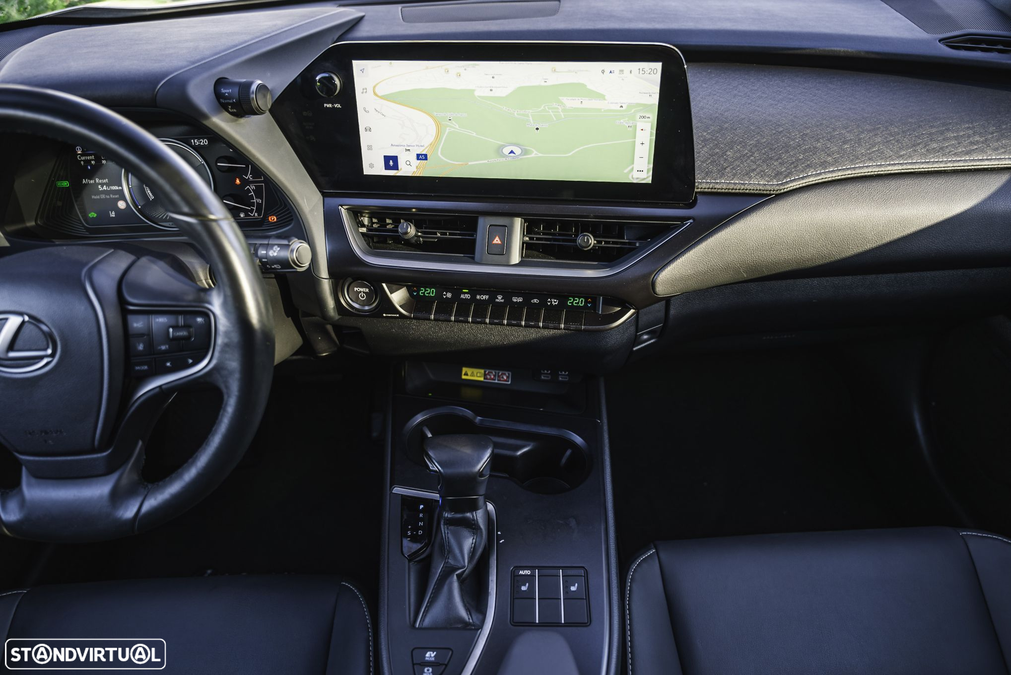 Lexus ux-250h - 29