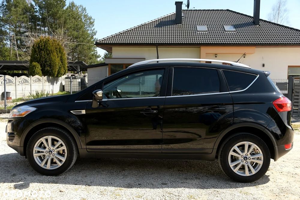 Ford Kuga 2.0 TDCi 2x4 Titanium - 4