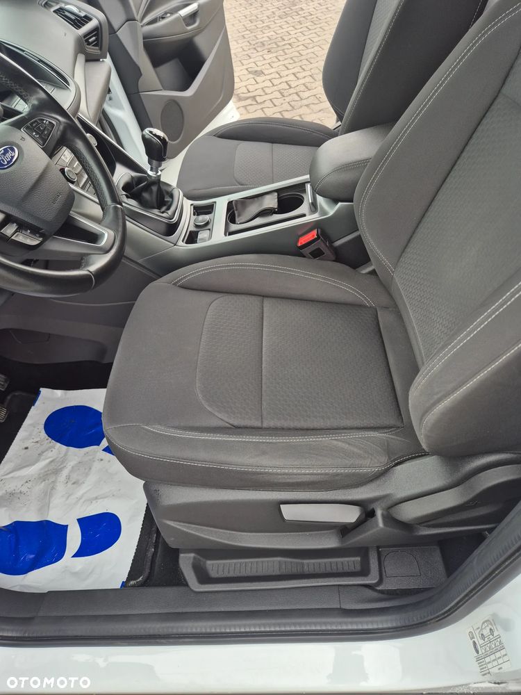 Ford Kuga 1.5 EcoBoost 2x4 Titanium - 17