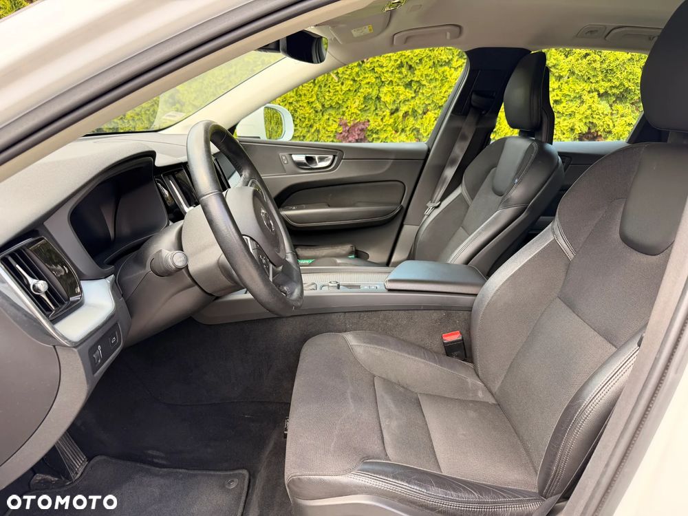 Volvo XC 60 D4 AWD Momentum - 8
