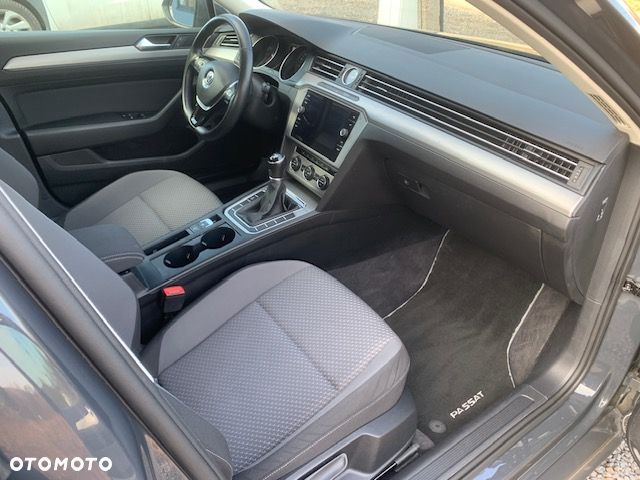 Volkswagen Passat - 8