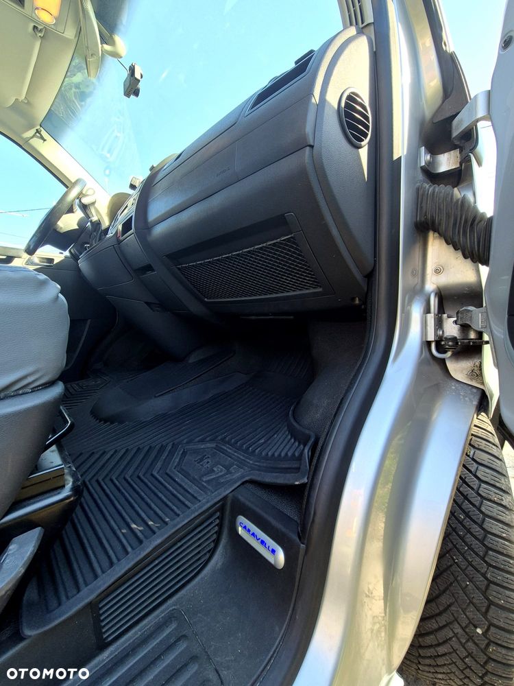 Volkswagen Caravelle - 19