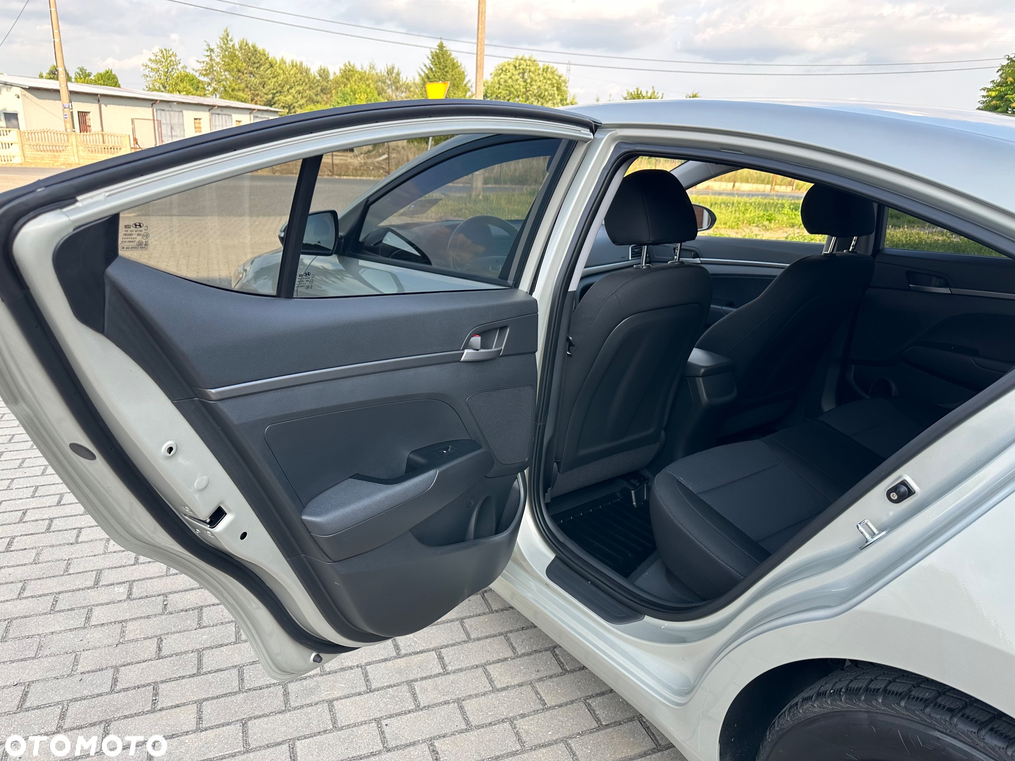 Hyundai Elantra 1.6 Comfort - 15