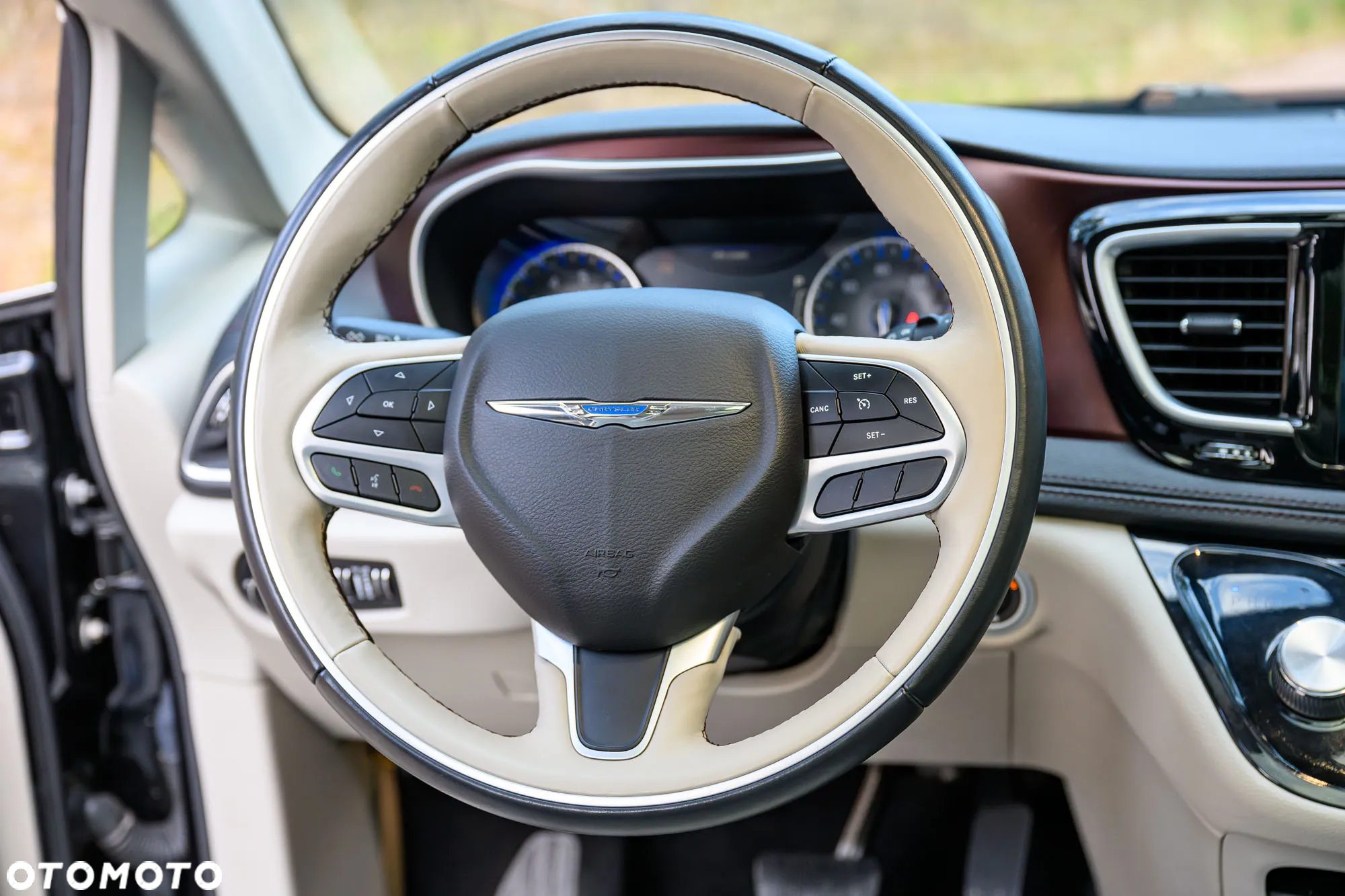 Chrysler Pacifica - 28