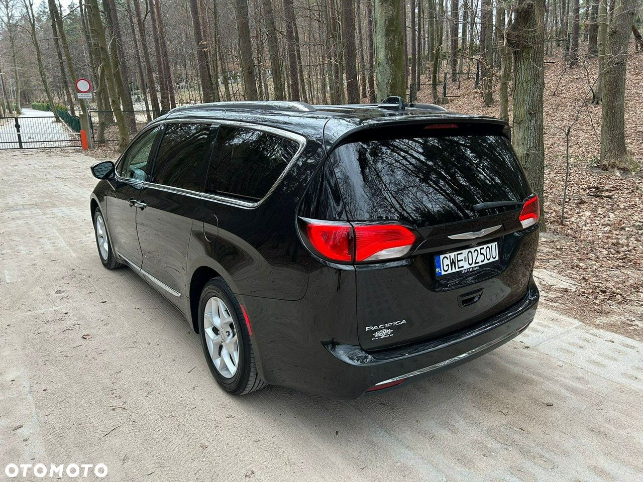 Chrysler Pacifica - 10
