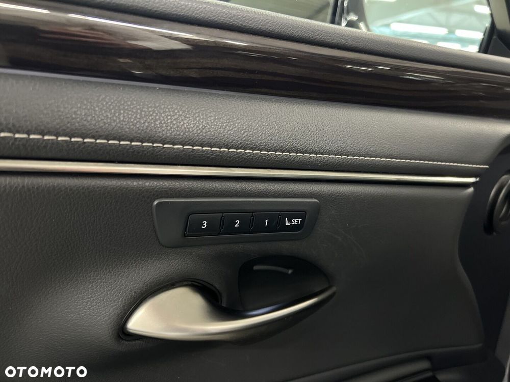 Lexus ES 300h Prestige - 22