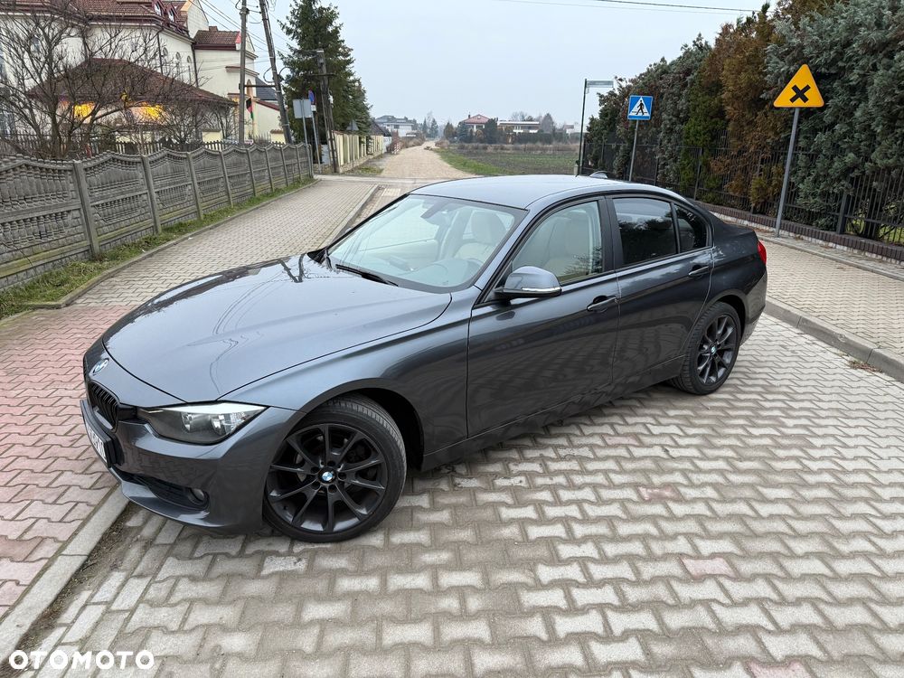 BMW Seria 3 318d Luxury Line EU6 - 16